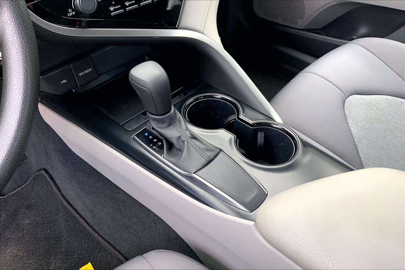 Used 2020 Toyota Camry LE FWD image 17