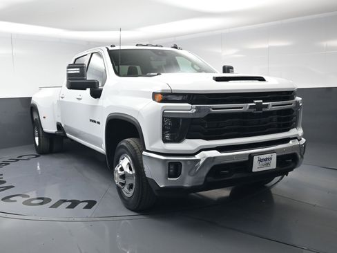 Used 2025 Chevrolet Silverado 3500 LT w/ Safety Package image 3