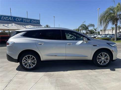 Used 2022 Buick Enclave Premium image 9