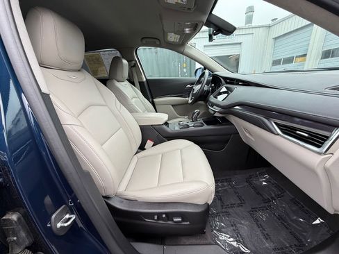 Used 2019 Cadillac XT4 Luxury w/ Cold Weather Package FWD image 25