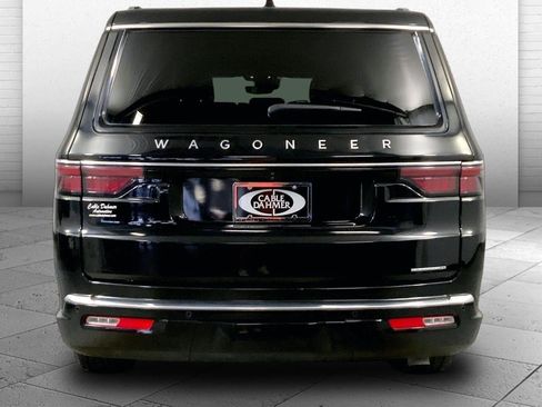 Used 2024 Jeep Wagoneer L Series II w/ Flexible Seating Group AWD/4WD image 3