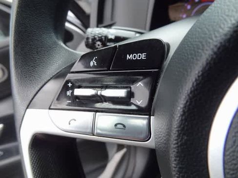 Used 2023 Hyundai Elantra SEL image 16