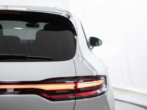 Certified 2025 Porsche Macan image 38