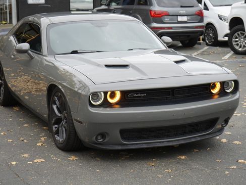 Used 2019 Dodge Challenger SXT w/ Blacktop Package image 5