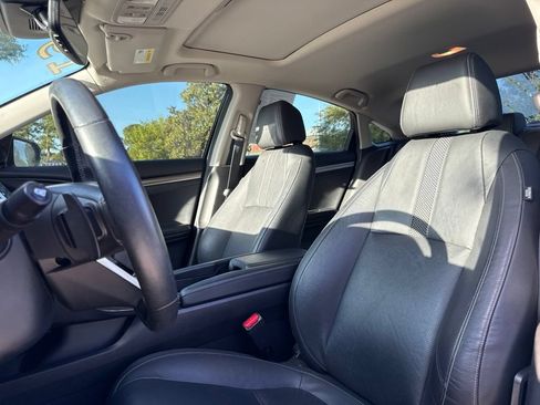 Used 2019 Honda Civic Touring image 12