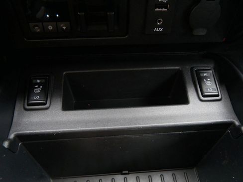 Used 2018 Nissan Titan SL w/ Midnight Edition AWD/4WD image 25