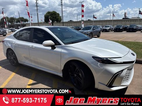 Used 2025 Toyota Camry XSE FWD image 1