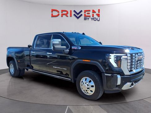 Used 2024 GMC Sierra 3500 Denali w/ Technology Package AWD/4WD image 7