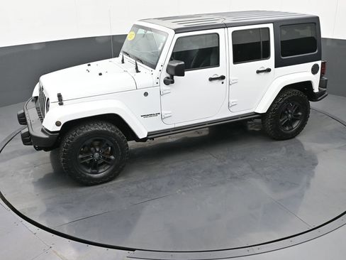 Used 2017 Jeep Wrangler Unlimited Sahara image 37