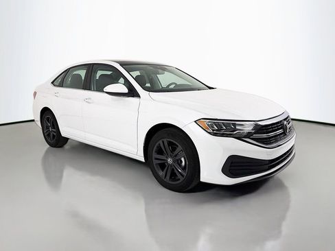 Used 2024 Volkswagen Jetta SE FWD image 1