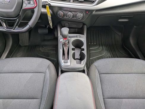 Used 2024 Chevrolet Trax RS FWD image 19