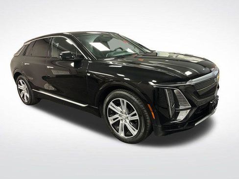 Certified 2024 Cadillac Lyriq Tech w/ Driver Assist Package AWD/4WD image 39