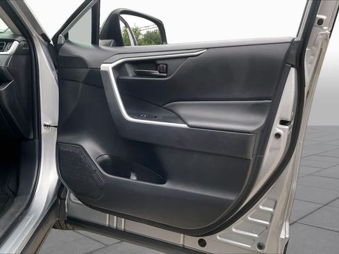 Used 2025 Toyota RAV4 LE FWD image 20