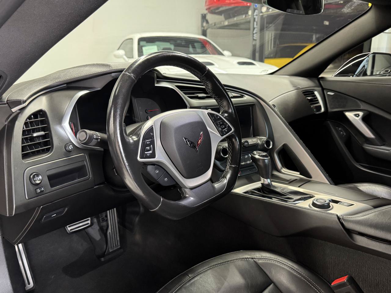 Used 2019 Chevrolet Corvette Stingray Coupe w/ 1LT RWD image 35