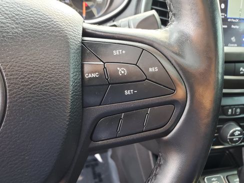 Used 2020 Jeep Cherokee Trailhawk w/ Comfort/Convenience Group AWD/4WD image 19