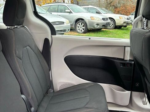 Used 2018 Chrysler Pacifica Touring Plus w/ Tire & Wheel Group image 27