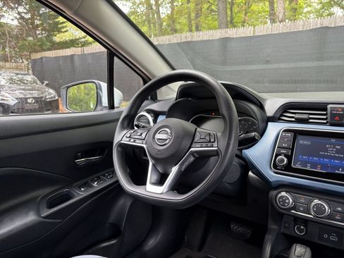 Used 2025 Nissan Versa SV FWD image 32