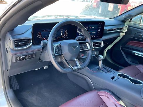 Used 2025 Ford Mustang Premium image 17