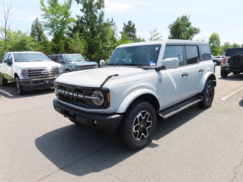 New 2026 Ford Bronco Outer Banks AWD/4WD image 3