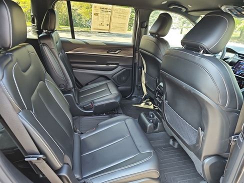 Used 2024 Jeep Grand Cherokee L Limited AWD/4WD image 15