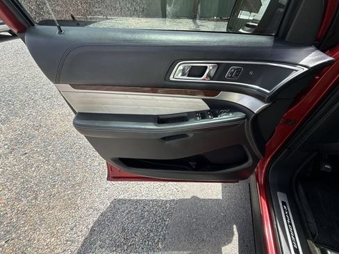 Used 2017 Ford Explorer Platinum AWD/4WD image 13