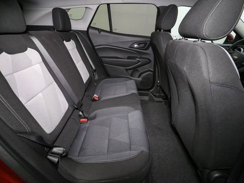 Used 2025 Chevrolet Trax LS w/ LS Convenience Package FWD image 17