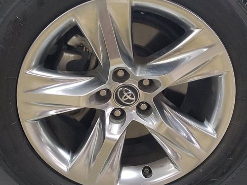 Used 2019 Toyota Highlander Limited FWD image 31