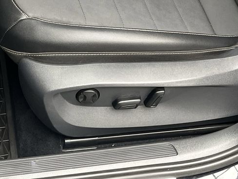 Used 2022 Volkswagen Taos SE image 10