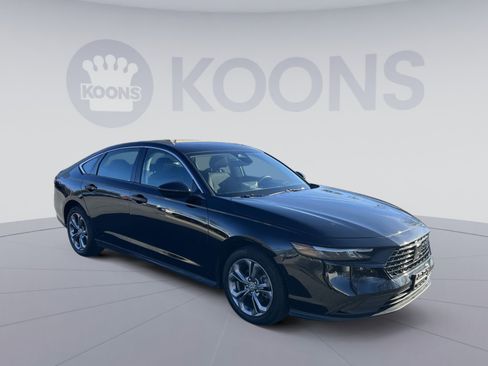 Used 2023 Honda Accord EX image 10