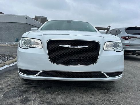 Used 2020 Chrysler 300 Touring L w/ Quick Order Package 2EF image 2