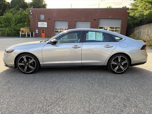 Used 2023 Honda Accord Sport image 3
