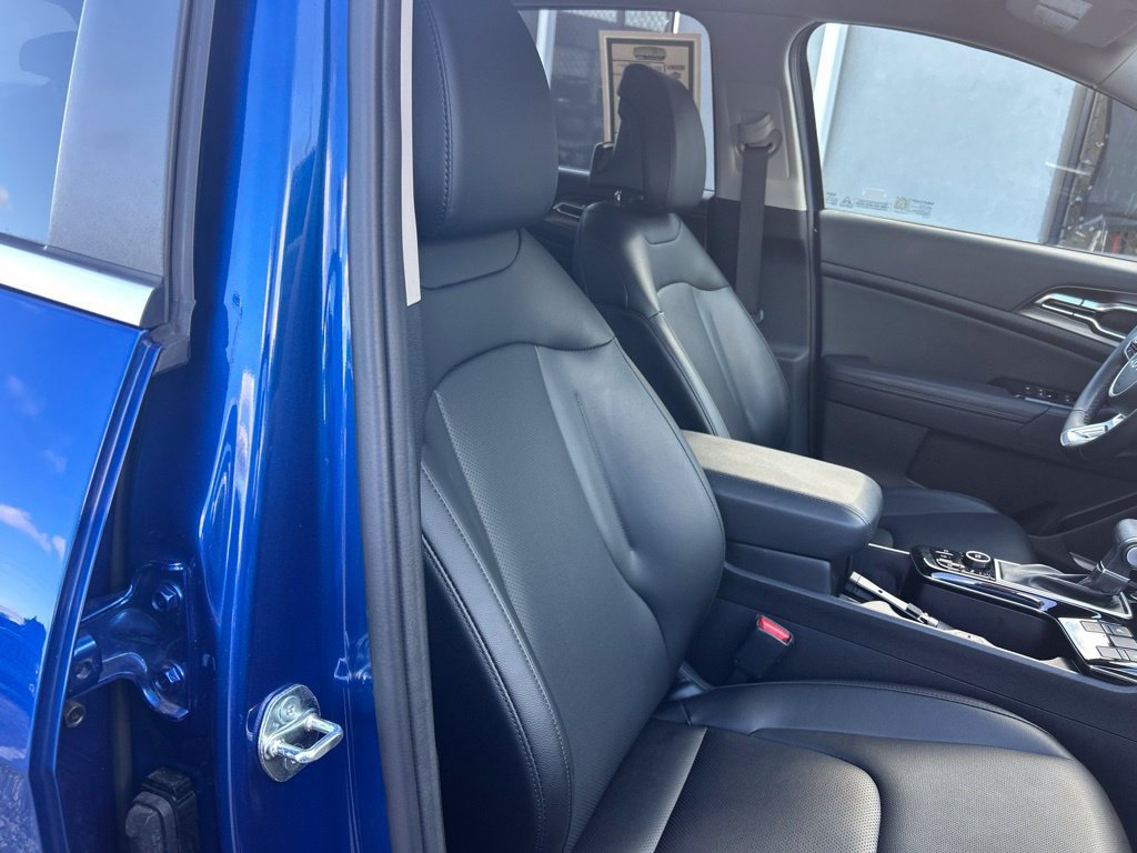 Used 2025 Kia Sportage EX FWD image 22