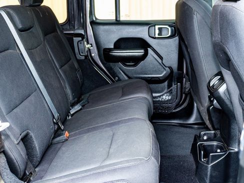 Used 2018 Jeep Wrangler Unlimited Sport S image 25