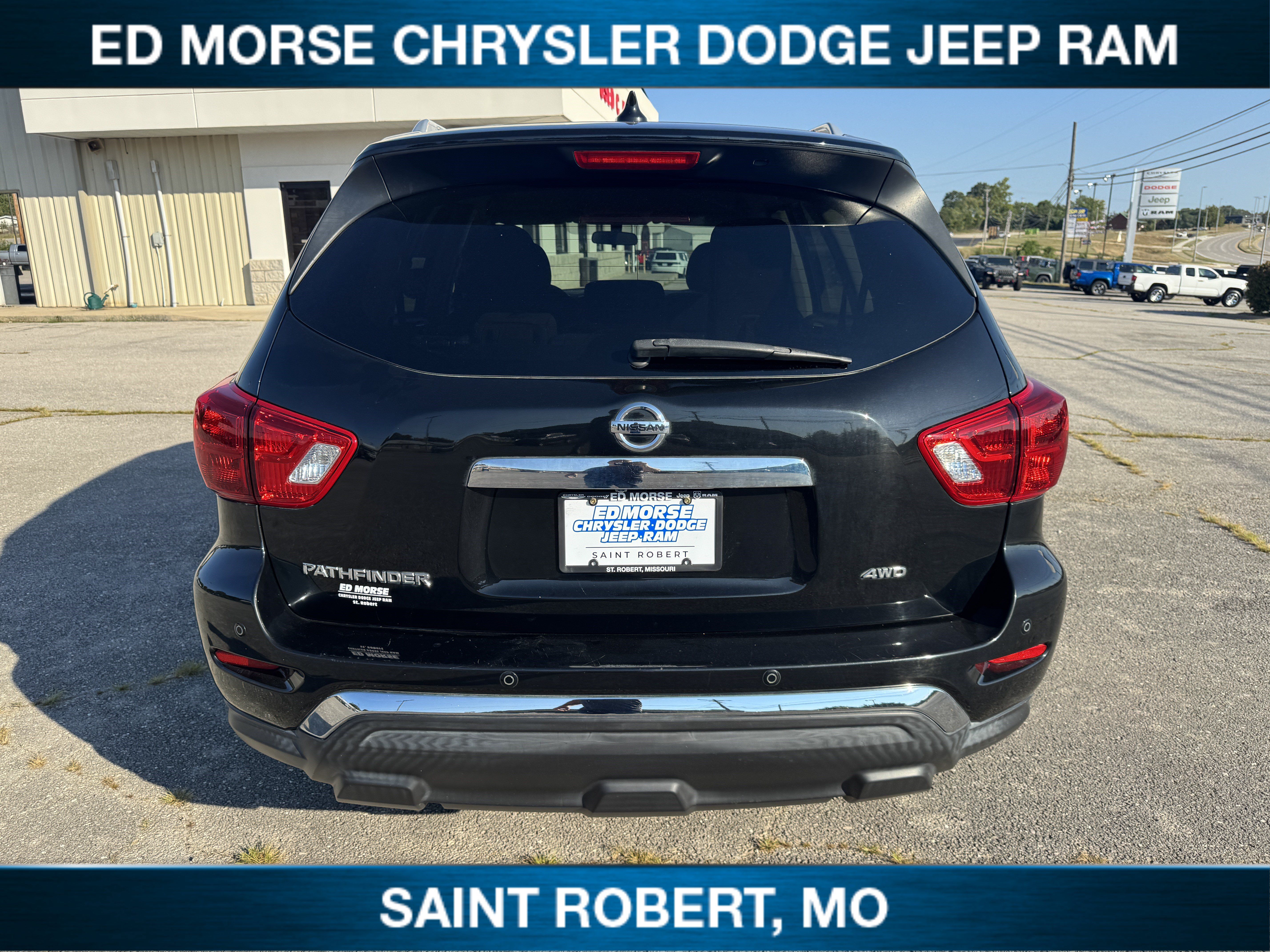 Used 2020 Nissan Pathfinder S AWD/4WD image 3