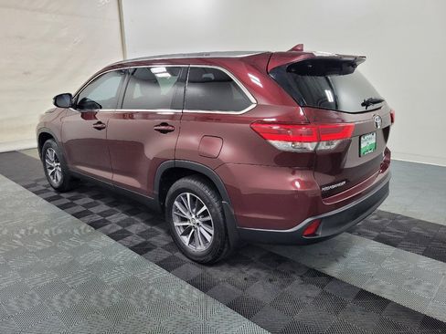 Used 2019 Toyota Highlander XLE AWD/4WD image 3
