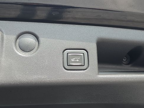 Certified 2020 Chevrolet Equinox LT w/ Midnight Edition FWD image 8