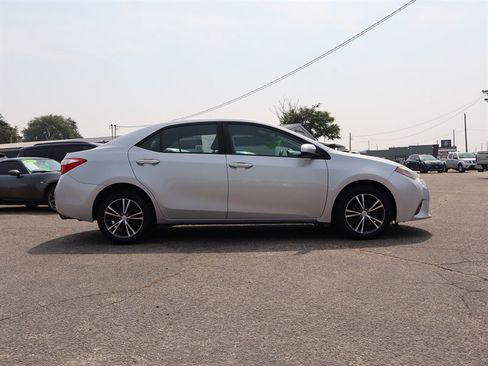 Used 2016 Toyota Corolla LE FWD image 2