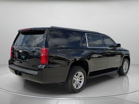 Used 2019 Chevrolet Suburban LS RWD image 3