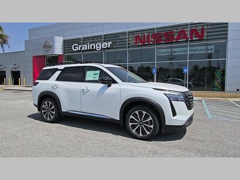 New 2026 Nissan Pathfinder Platinum FWD image 37