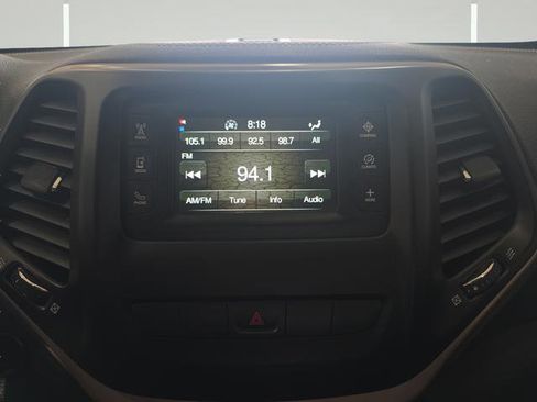 Used 2014 Jeep Cherokee Latitude AWD/4WD image 18