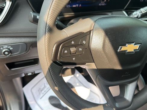 Used 2025 Chevrolet TrailBlazer LT AWD/4WD image 18