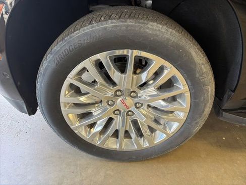 Used 2025 GMC Yukon XL Elevation AWD/4WD image 9