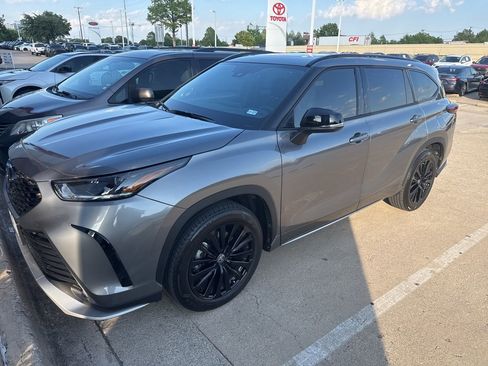Used 2026 Toyota Highlander XSE AWD/4WD image 1