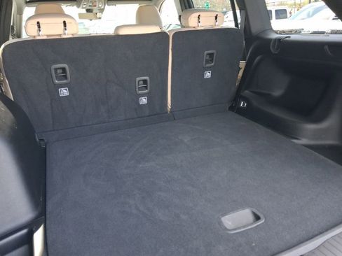 Used 2023 Jeep Grand Cherokee Limited w/ Luxury Tech Group II image 12