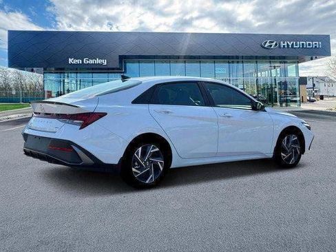 New 2025 Hyundai Elantra SEL FWD image 8