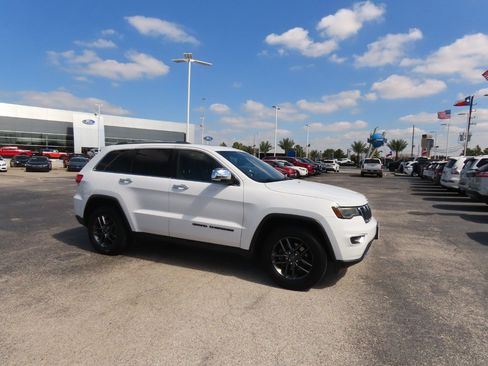 Used 2018 Jeep Grand Cherokee Limited w/ Luxury Group II image 7
