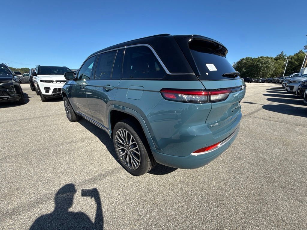 New 2027 Jeep Grand Cherokee Summit AWD/4WD image 3