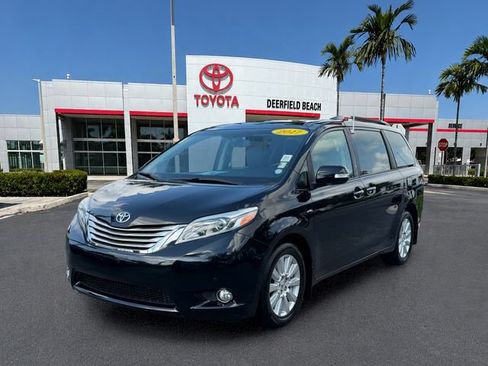 Used 2017 Toyota Sienna Limited Premium AWD/4WD image 3