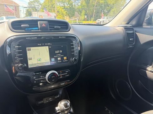 Used 2016 Kia Soul + w/ Audio Package FWD image 15