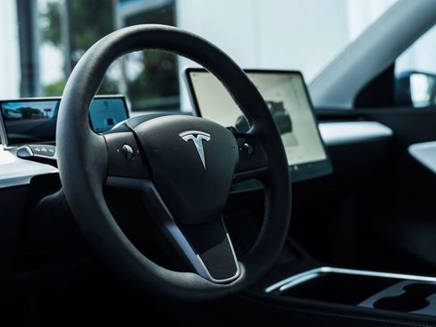 Used 2022 Tesla Model Y Performance AWD/4WD image 39